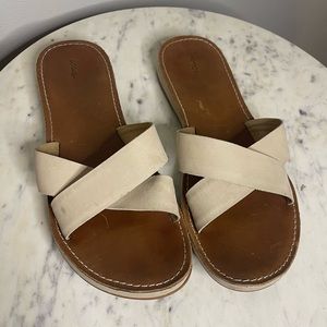 Olukai Sandals Size 10 beige Leather shoes
Flats